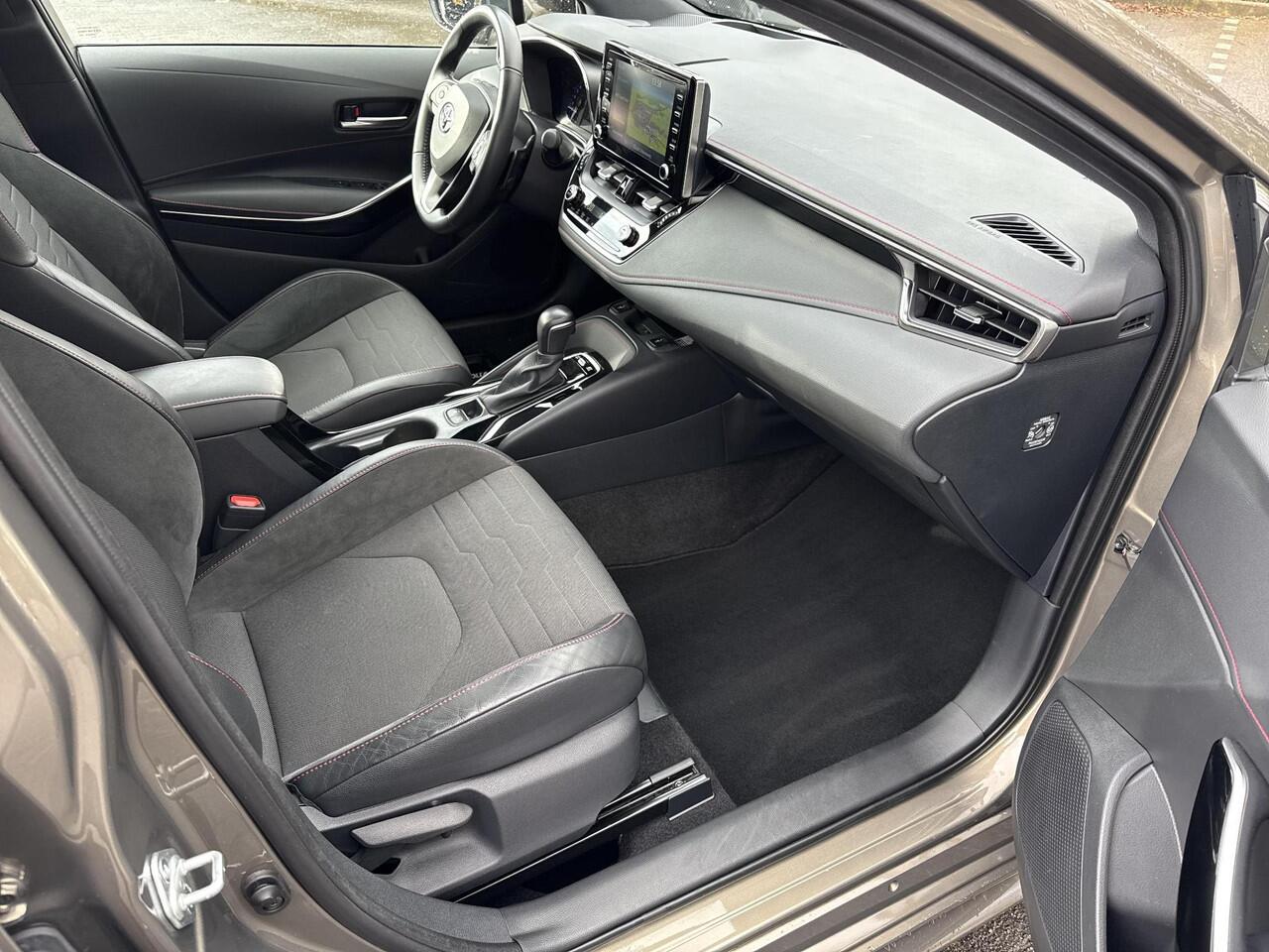 Toyota COROLLA Touring Sports 2.0 Hybrid Executive | Navigatie | Apple CarPlay/Android auto | Achteruitrijcamera | Panoramadak