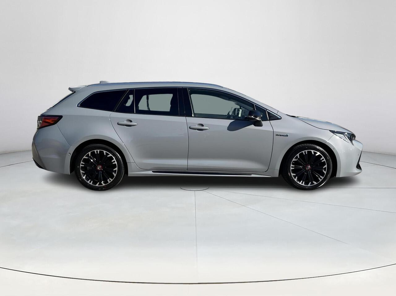 Toyota COROLLA Touring Sports 2.0 Hybrid GR-Sport | Carplay | Stoelverwarming | Sportstoelen | Inparkeerhulp |