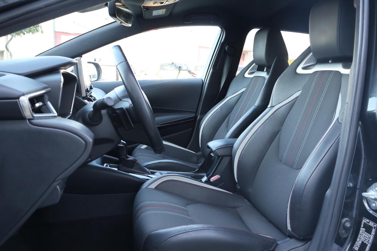 Toyota COROLLA Touring Sports 2.0 Hybrid GR-Sport 1e Eigenaar | Volledig Onderh | NL-Auto | BTW | Camera | Stoelverwarming | ACC | Carplay | Bots | Full LED | Keyless | LMV | PDC