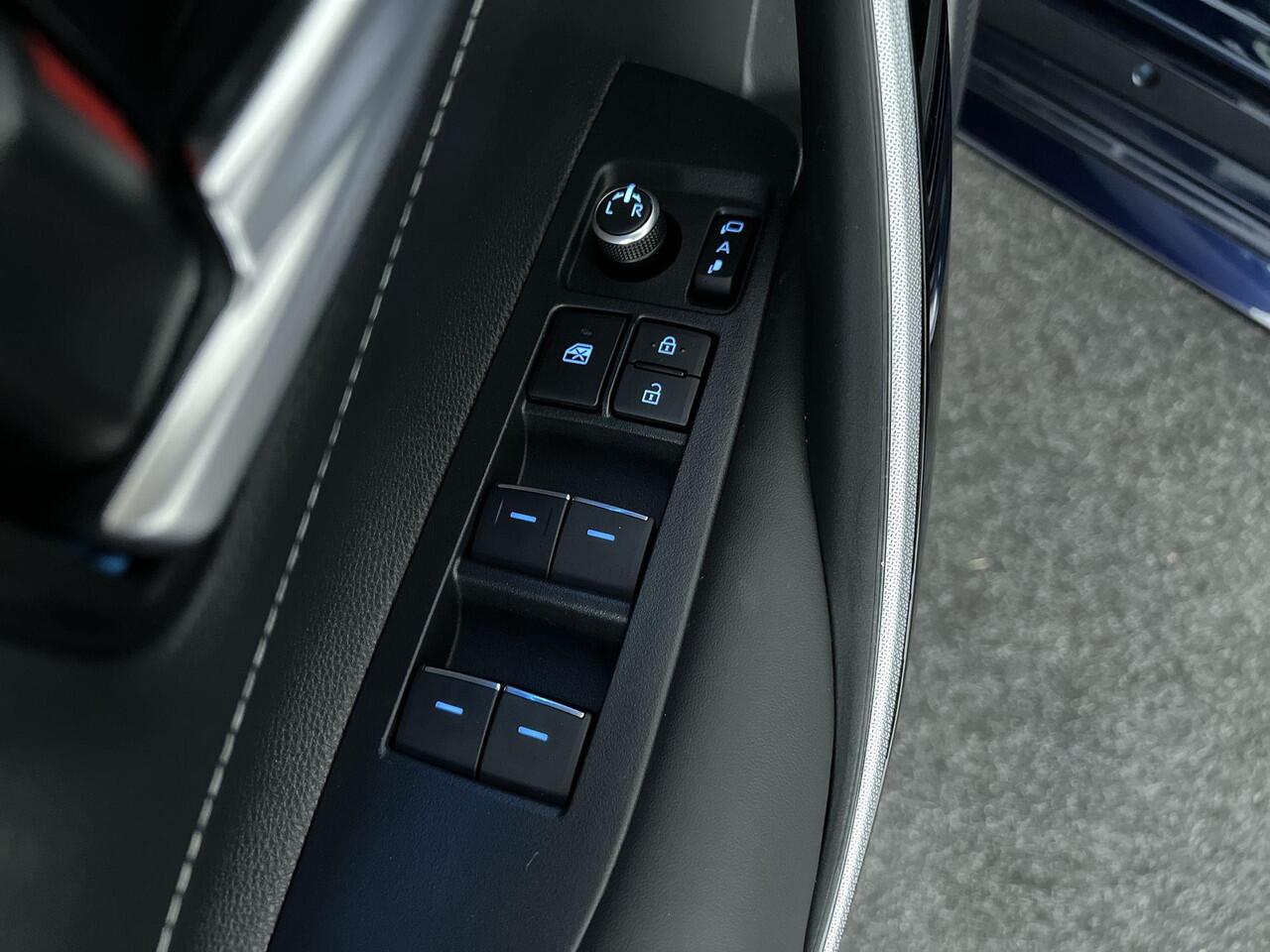 Toyota COROLLA Touring Sports 2.0 Hybrid Dynamic | Rijklaar | Stoelverwarming | LM Velgen