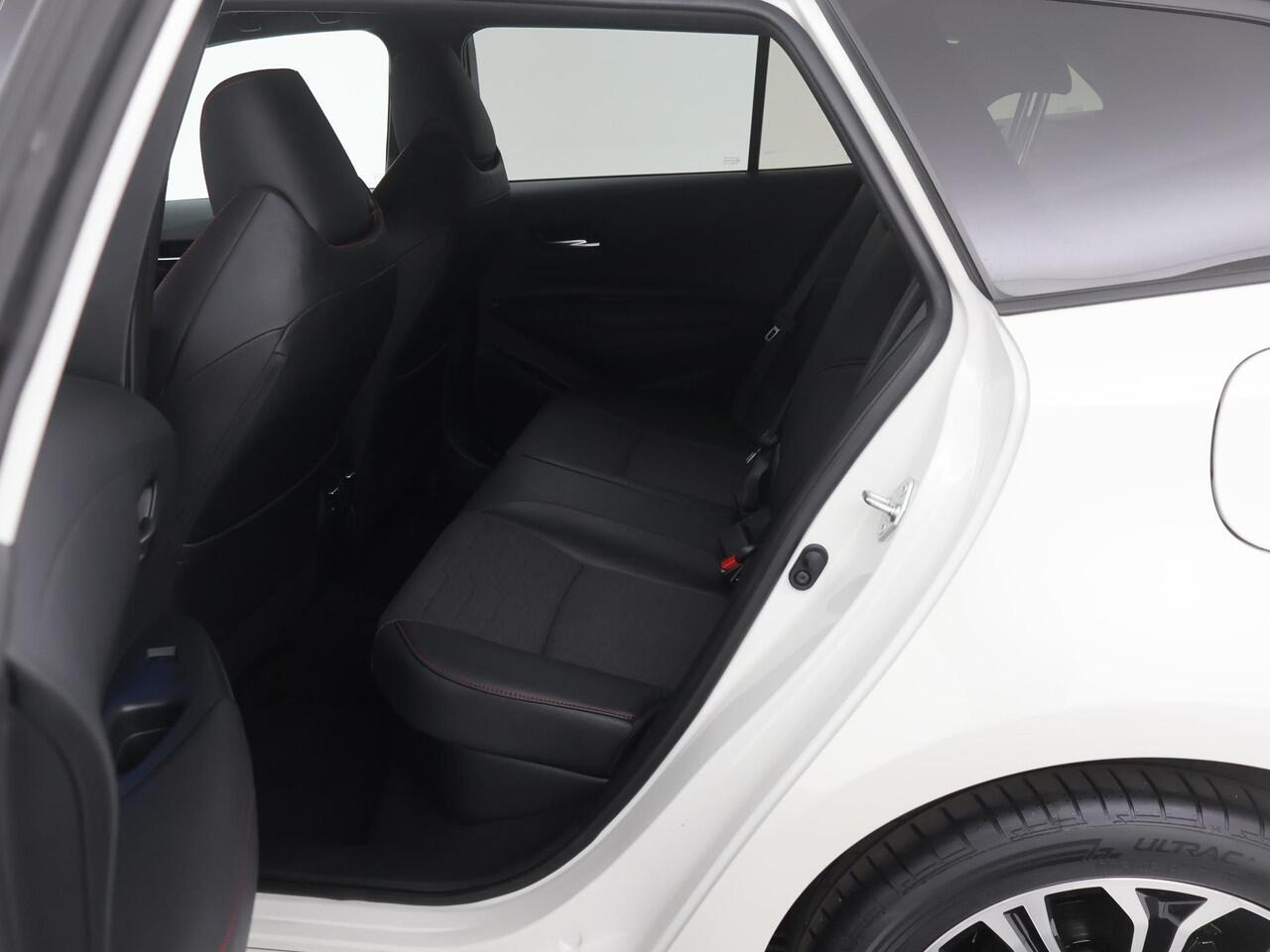 Toyota COROLLA Touring Sports 1.8 Hybrid Executive NAVI|BLIS|ACC|CAMERA|LED|STOELVERW|17INCH|APPLE CARPLAY