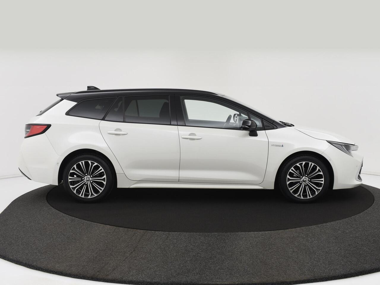 Toyota COROLLA Touring Sports 1.8 Hybrid Executive NAVI|BLIS|ACC|CAMERA|LED|STOELVERW|17INCH|APPLE CARPLAY