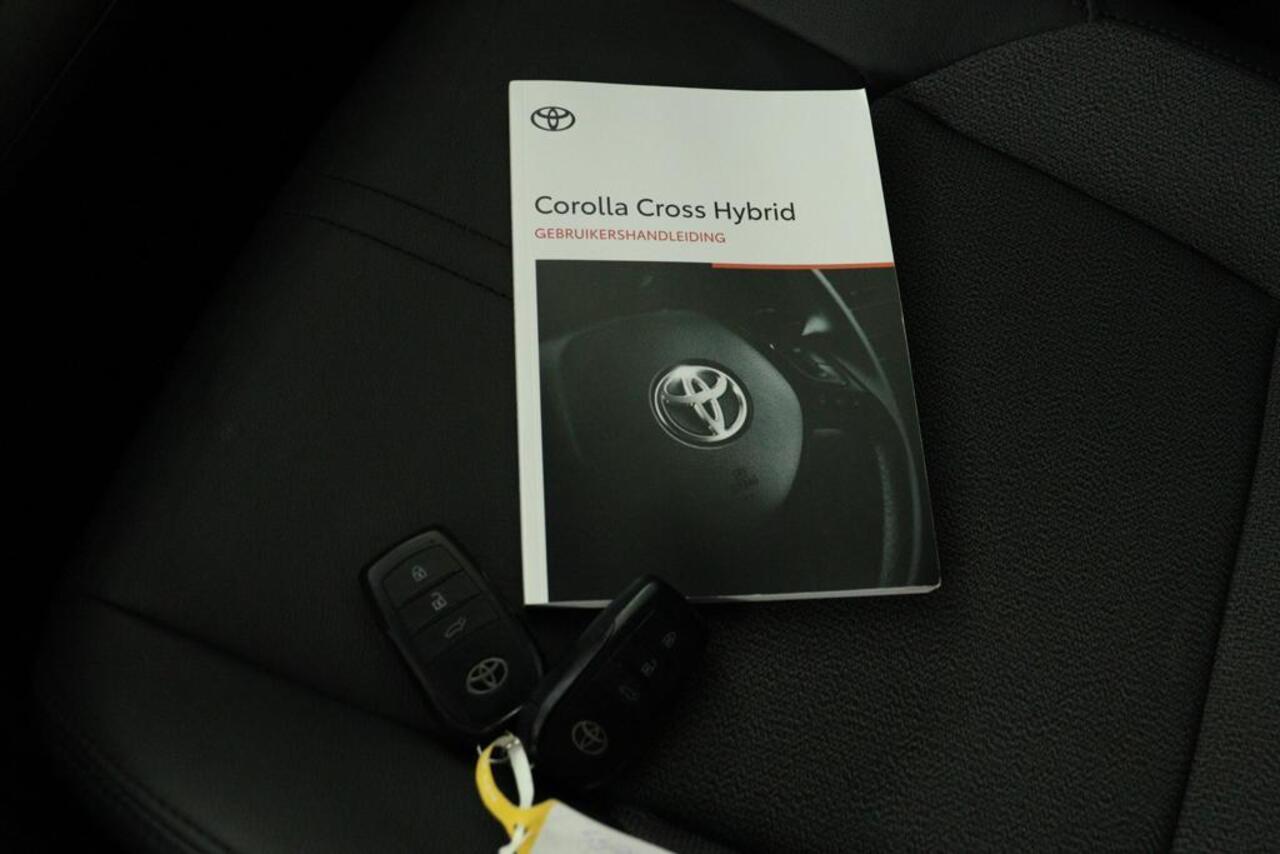 Toyota COROLLA Cross 2.0 High Power Hybrid First Edition | Apple Carplay/Android Auto | Parkeersensoren | Stoelverwarming | Elektrische Achterklep |