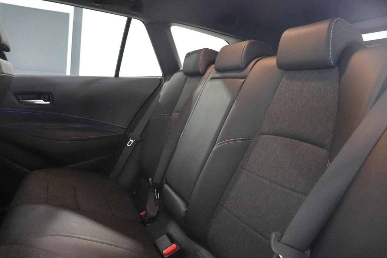 Toyota COROLLA Touring Sports 1.8 Hybrid Dynamic, Trekhaak, Stoelverwarming, Apple Carplay/Android Auto, Halfleder, 17" inch lm velgen, 1e Eigenaar!