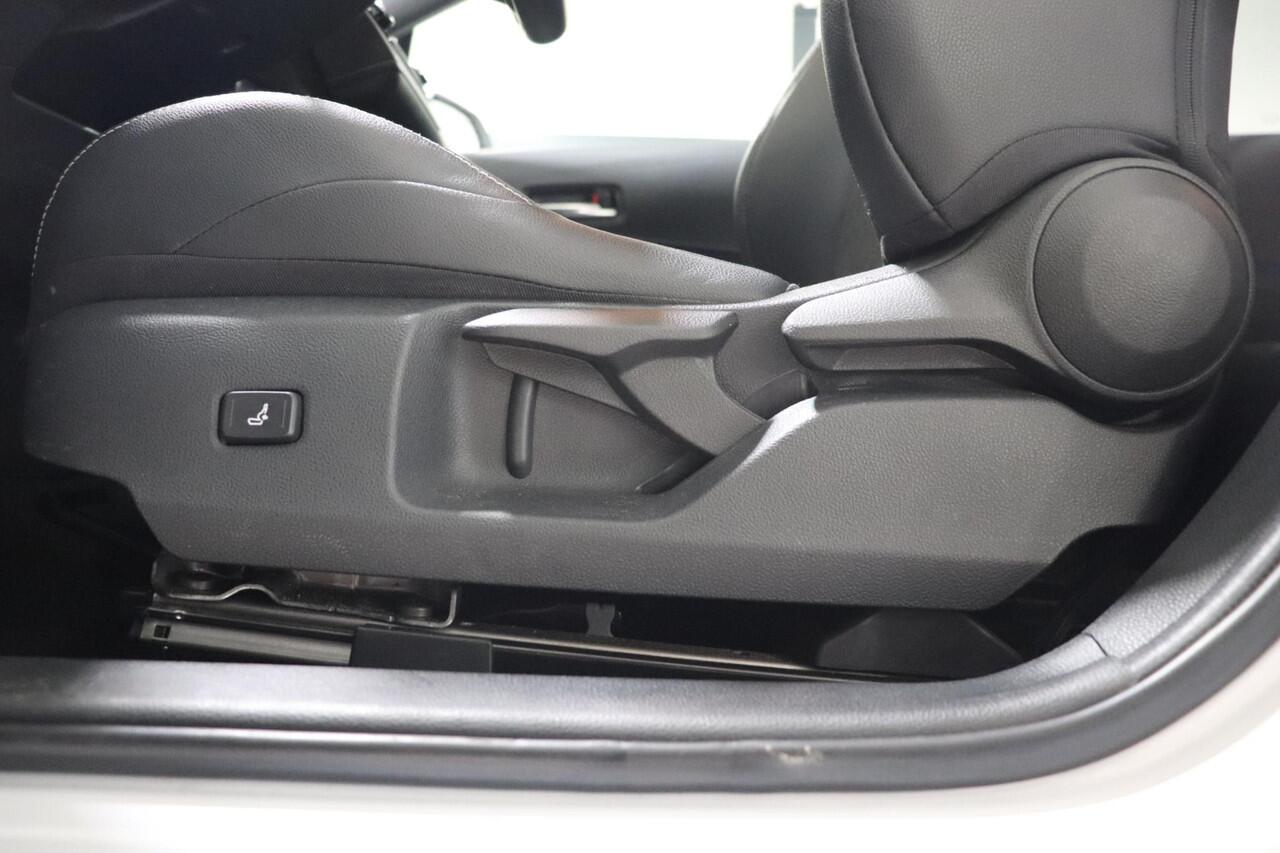 Toyota COROLLA Touring Sports 1.8 Hybrid Dynamic, Trekhaak, Stoelverwarming, Apple Carplay/Android Auto, Halfleder, 17" inch lm velgen, 1e Eigenaar!