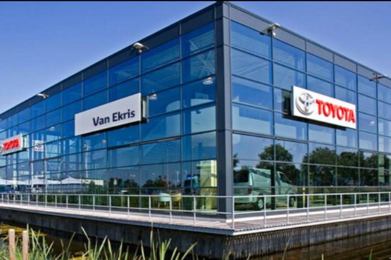 Toyota COROLLA Touring Sports 1.8 Hybrid Dynamic, Trekhaak, Stoelverwarming, Apple Carplay/Android Auto, Halfleder, 17" inch lm velgen, 1e Eigenaar!