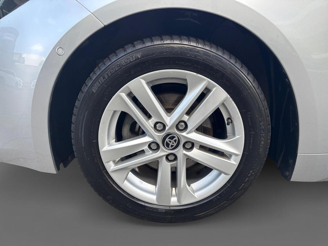 Toyota COROLLA Touring Sports Hybrid Business | NAVIGATIE | CAMERA | 4x NIEUW ALL SEASON |