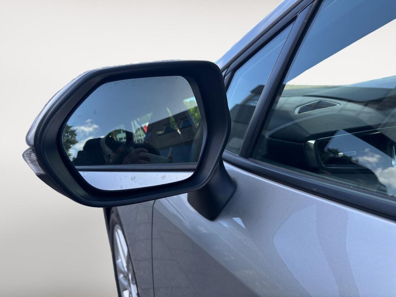 Toyota COROLLA Touring Sports Hybrid Business | NAVIGATIE | CAMERA | 4x NIEUW ALL SEASON |