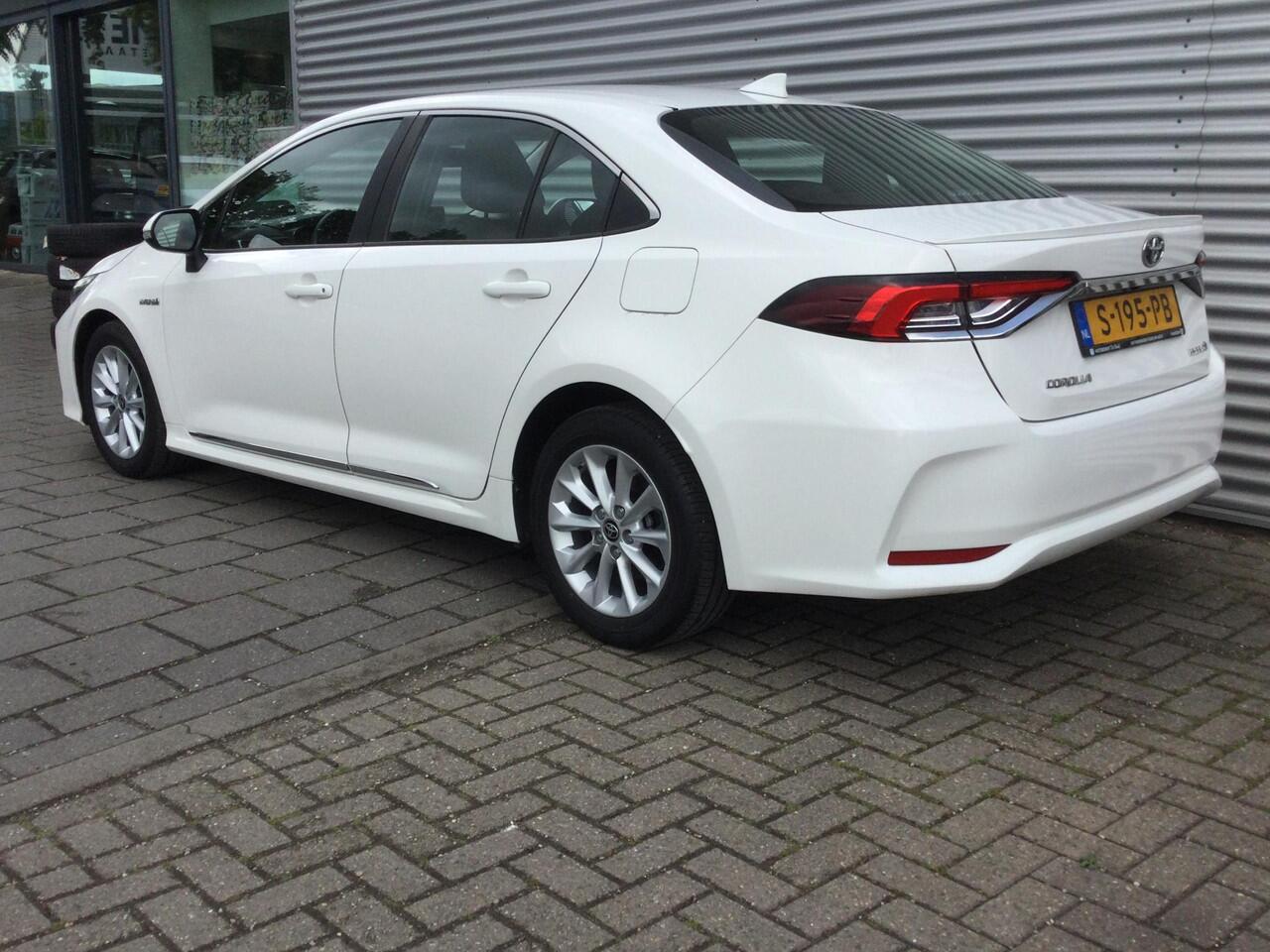 Toyota COROLLA 1.8 Hybrid Active | Camera | Adpt. Cruise |