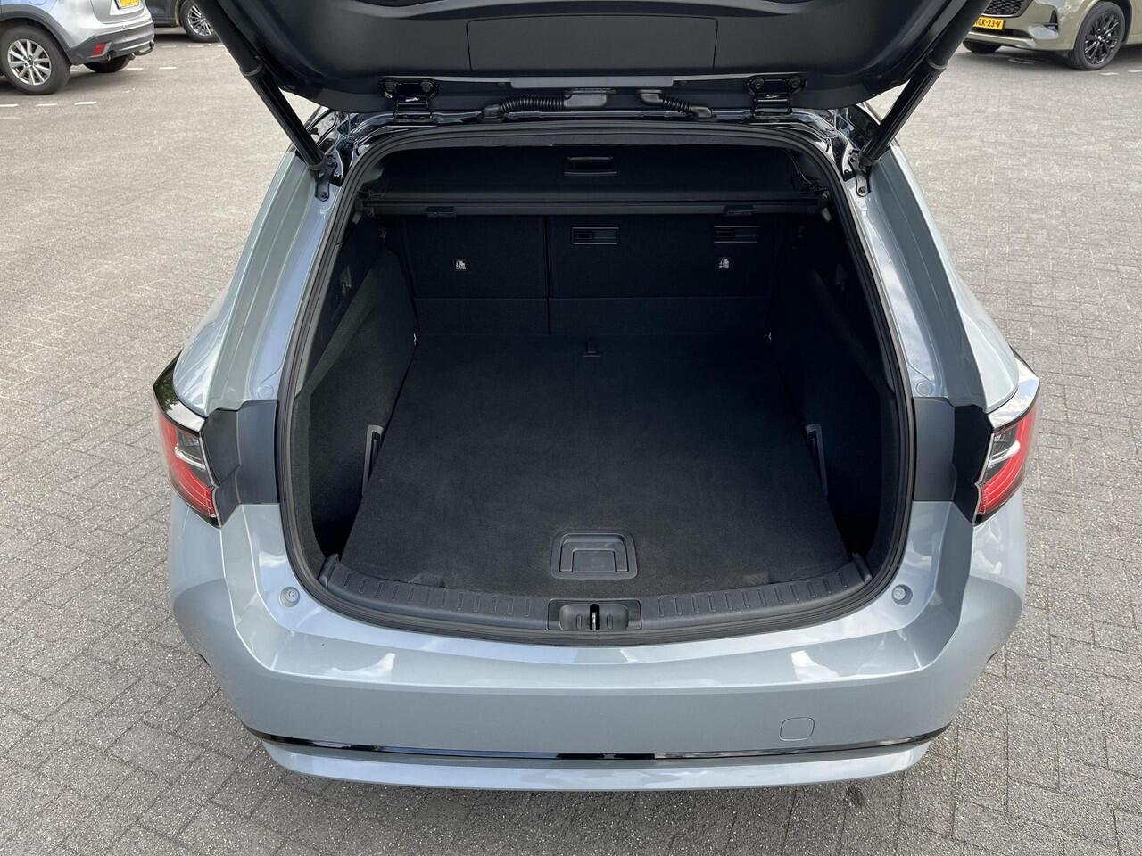 Toyota COROLLA Touring Sports 1.8 Hybrid Dynamic | Navigatie | Apple CarPlay/Android auto | Achteruitrijcamera | Stoelverwarming | Elektrische achterklep