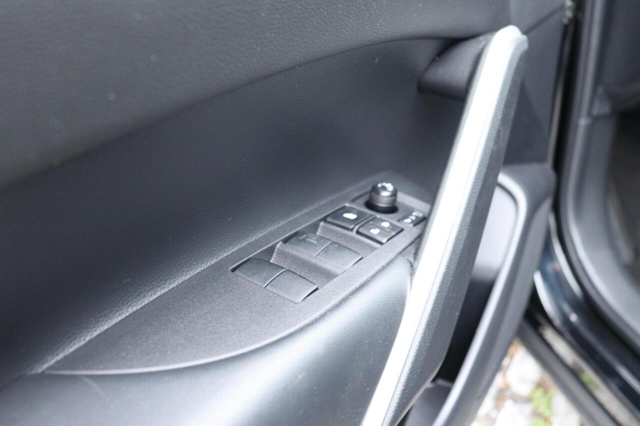 Toyota COROLLA Cross 2.0 High Power Hybrid Active, Trekhaak, Apple carplay, Android auto.