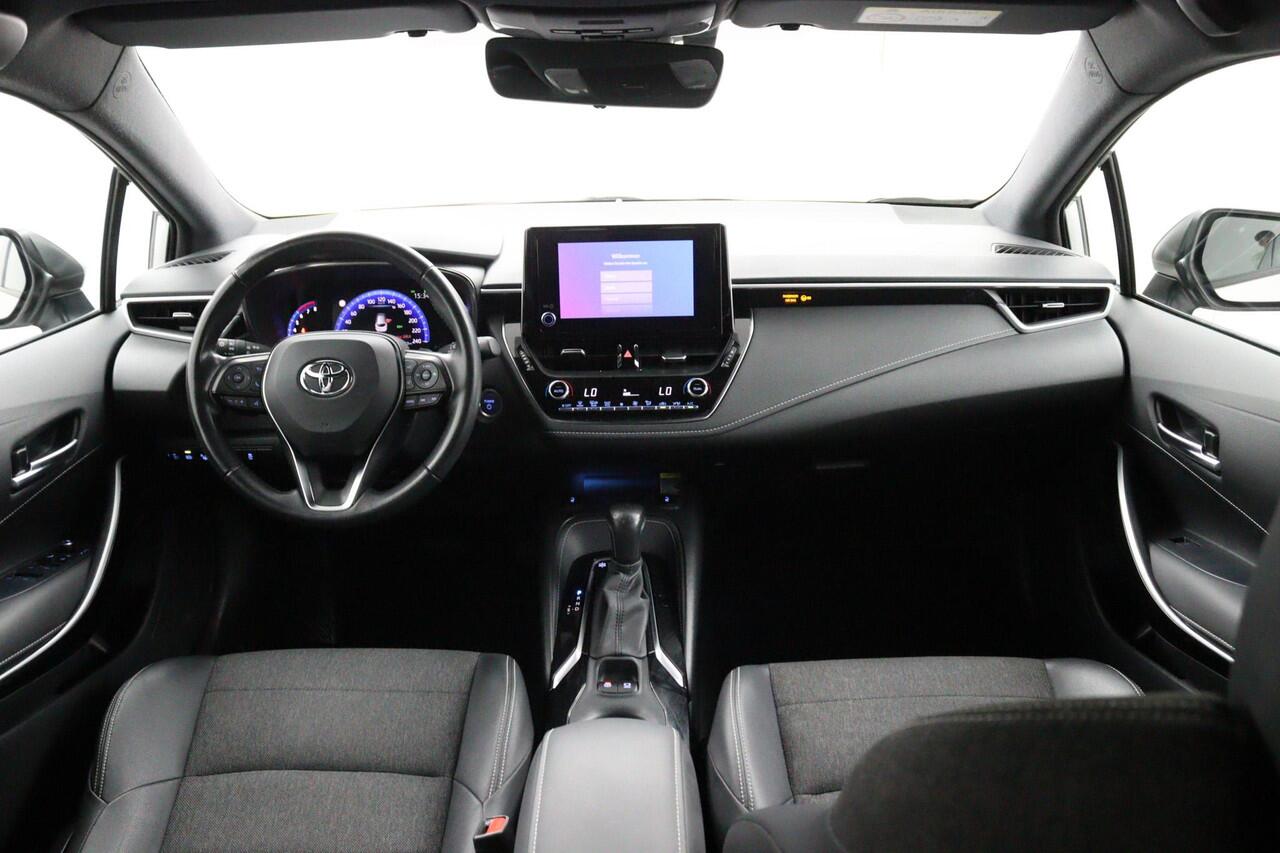 Toyota COROLLA Touring Sports 2.0 Hybrid Dynamic | Parkeersensoren Rondom | Led Verlichting | Stoelverwarming | Privacy Glas |