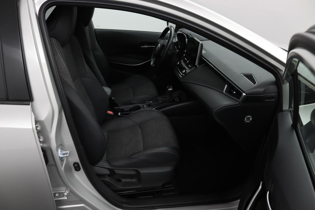 Toyota COROLLA Touring Sports 2.0 Hybrid Dynamic | Parkeersensoren Rondom | Led Verlichting | Stoelverwarming | Privacy Glas |