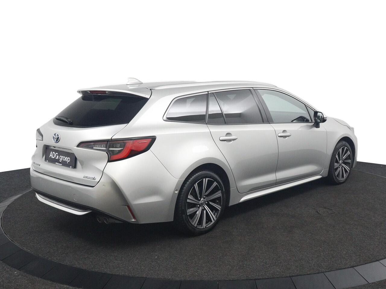 Toyota COROLLA Touring Sports 2.0 Hybrid Dynamic | Parkeersensoren Rondom | Led Verlichting | Stoelverwarming | Privacy Glas |