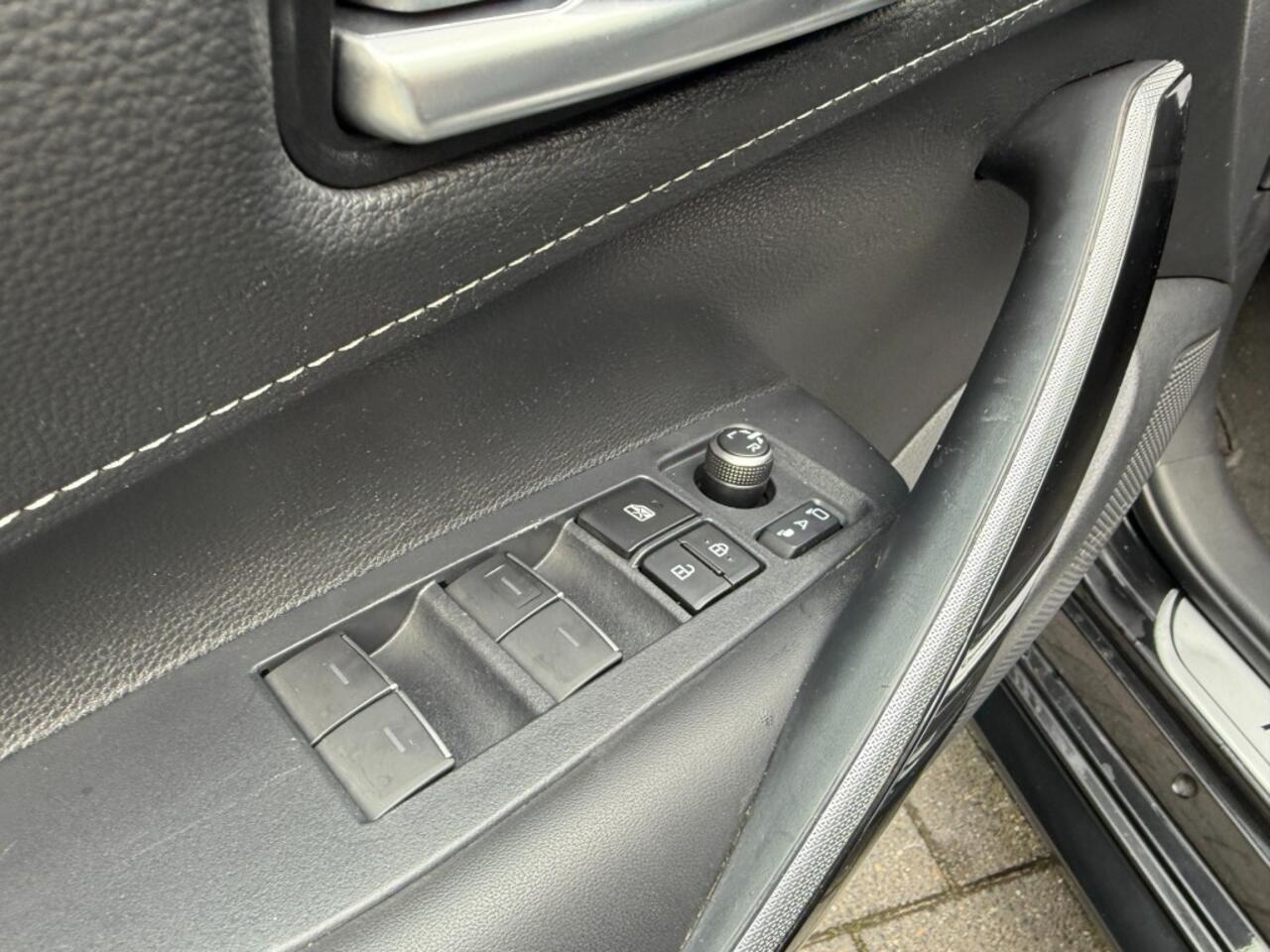 Toyota COROLLA Touring Sports 2.0 153pk Hybrid Business+,LED,Half Leer,Adapt Cruise,Lane Ass.,