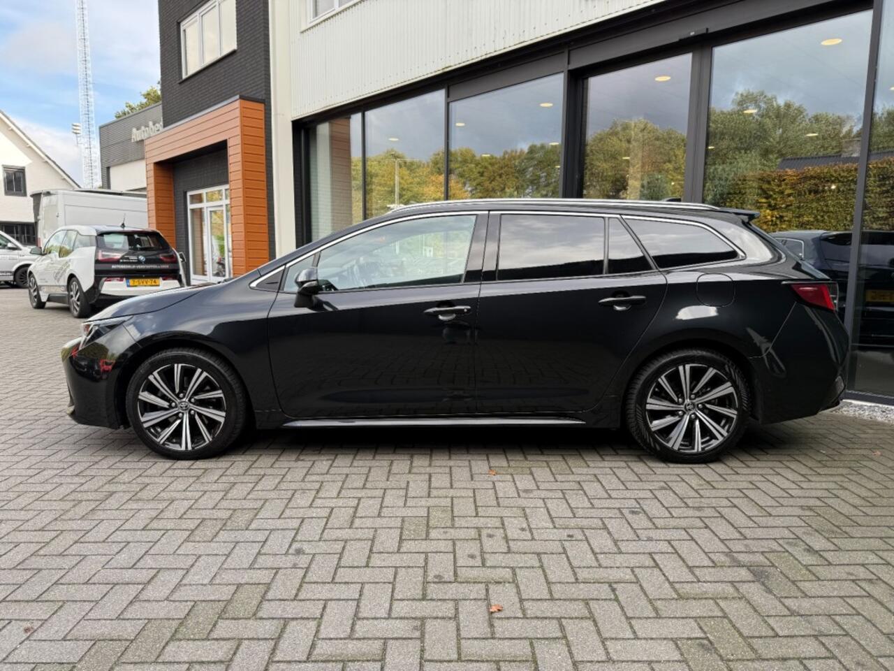 Toyota COROLLA Touring Sports 2.0 153pk Hybrid Business+,LED,Half Leer,Adapt Cruise,Lane Ass.,