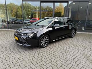 toyota-corolla-touring-sports-2.0-1
