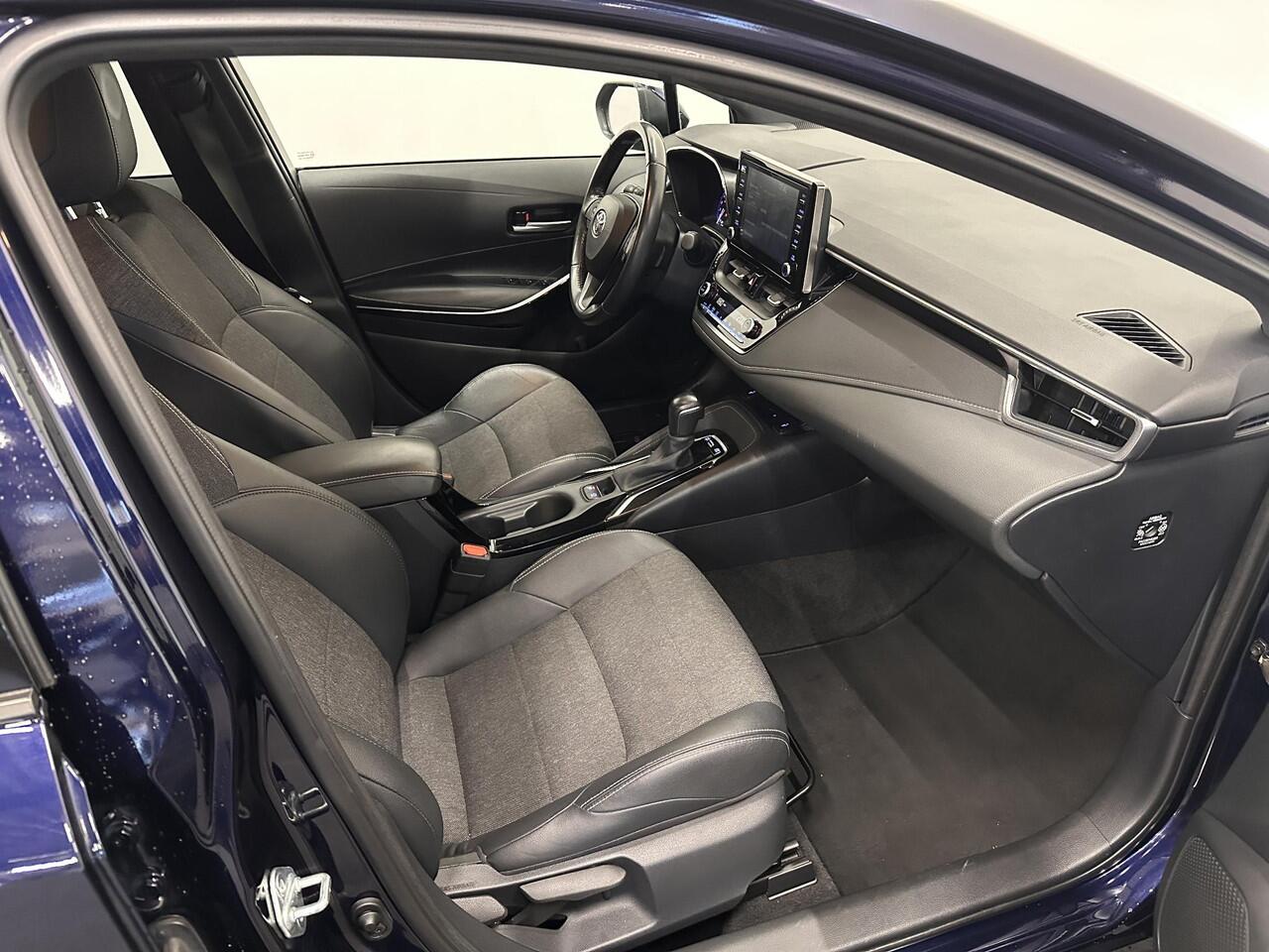 Toyota COROLLA Touring Sports 1.8 Hybrid Dynamic Airco ECC Carplay Navi 17" LM Velgen Adaptive Cruise Control Stoelverwarming PDC VA+ Camera