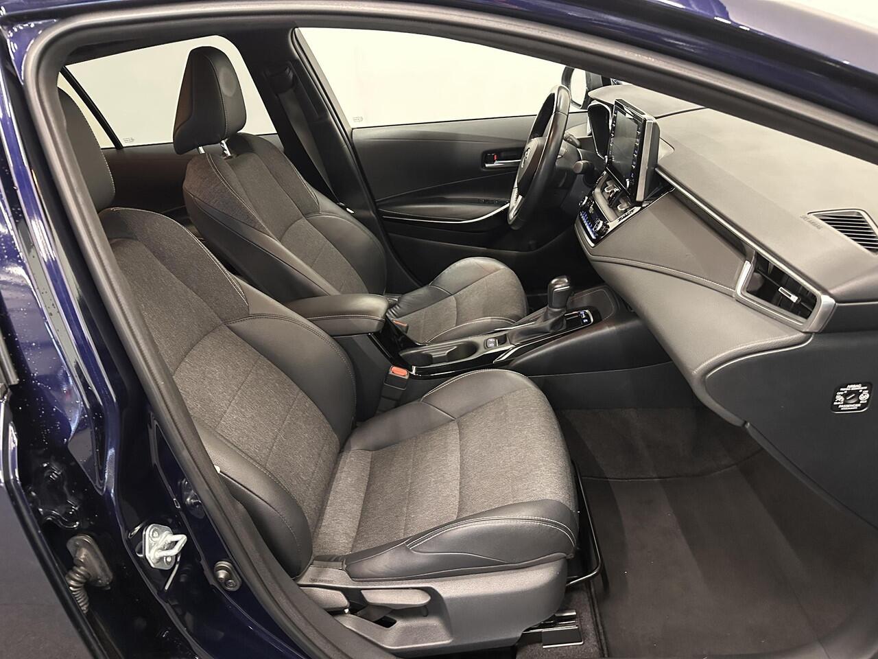 Toyota COROLLA Touring Sports 1.8 Hybrid Dynamic Airco ECC Carplay Navi 17" LM Velgen Adaptive Cruise Control Stoelverwarming PDC VA+ Camera