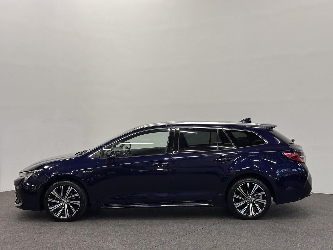 Toyota COROLLA Touring Sports 1.8 Hybrid Dynamic Airco ECC Carplay Navi 17" LM Velgen Adaptive Cruise Control Stoelverwarming PDC VA+ Camera