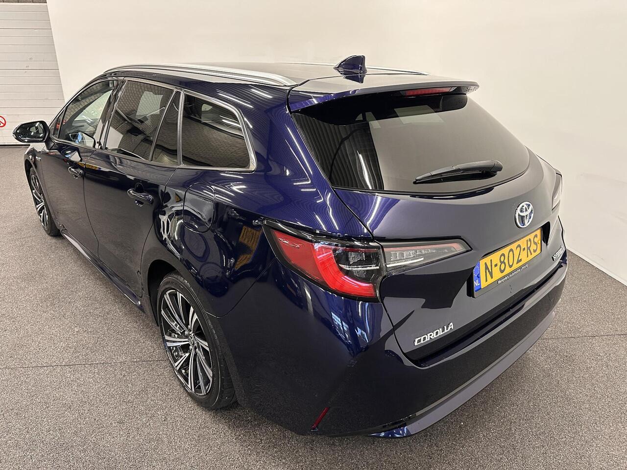 Toyota COROLLA Touring Sports 1.8 Hybrid Dynamic Airco ECC Carplay Navi 17" LM Velgen Adaptive Cruise Control Stoelverwarming PDC VA+ Camera