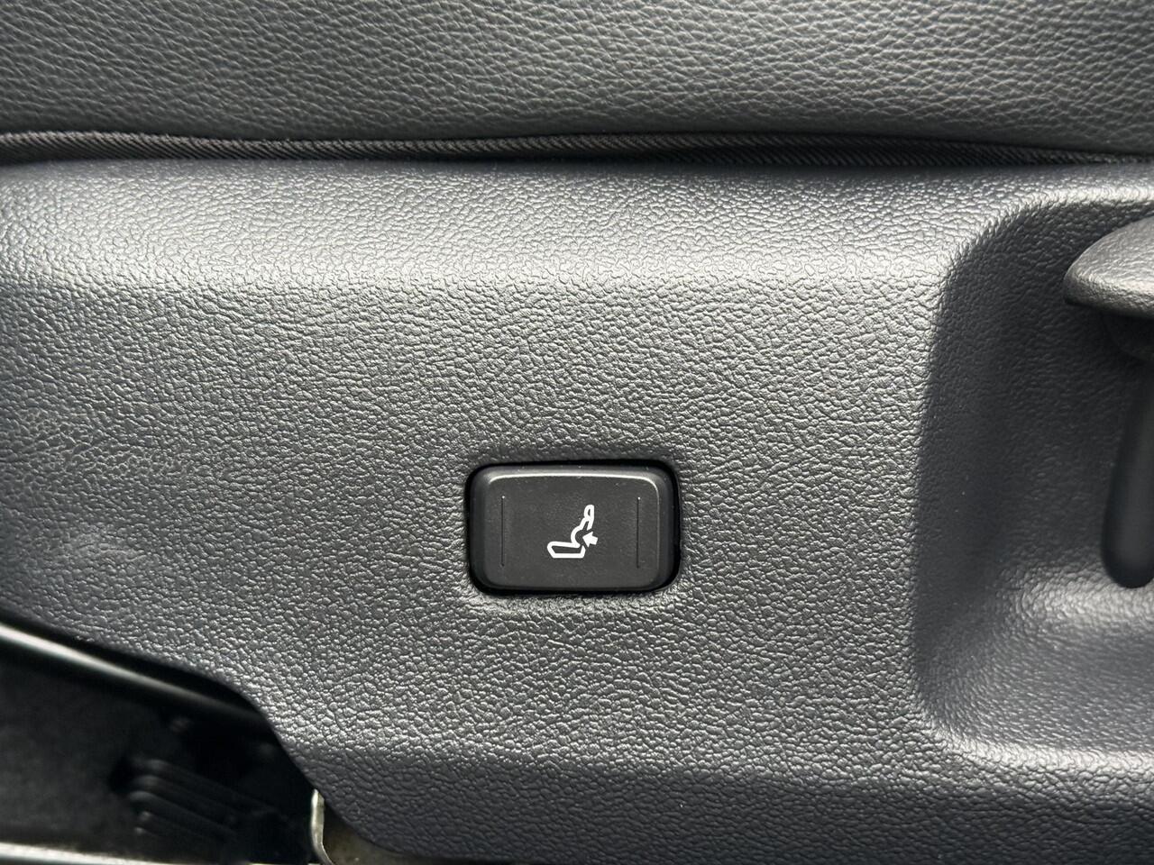 Toyota COROLLA 2.0 Hybrid Executive **NAVIGATIE/ HEAD UP DISPLAY/ DODEHOEK DETECTIE/ 36 MAANDEN GARANTIE**