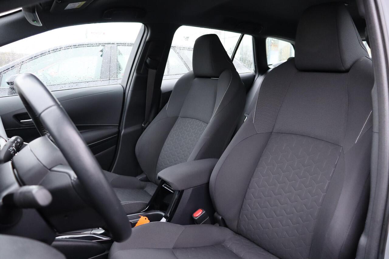 Toyota COROLLA Touring Sports 1.8 Hybrid Dynamic, Parkeersensoren, Apple Carplay ,Android Auto, Keyless Entry, Stoelverwarming.