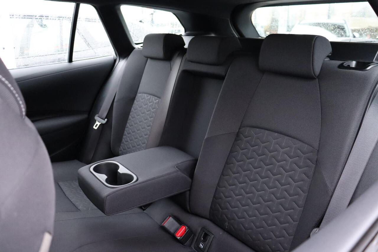 Toyota COROLLA Touring Sports 1.8 Hybrid Dynamic, Parkeersensoren, Apple Carplay ,Android Auto, Keyless Entry, Stoelverwarming.