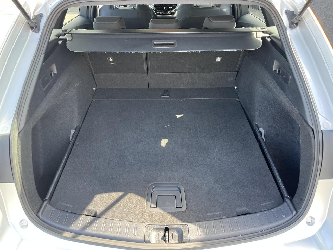 Toyota COROLLA Touring Sports 1.8 Hybrid Dynamic Limited Navigatie, Stoelverwarming, Parkeersensoren, Apple CarPlay/Android Auto, achteruitrij camera, adaptieve cruise control!