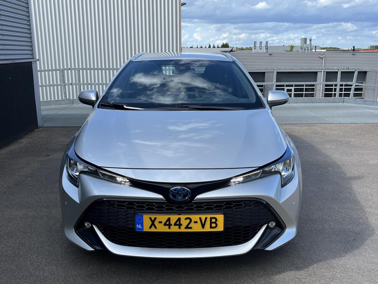 Toyota COROLLA Touring Sports 1.8 Hybrid Dynamic Limited Navigatie, Stoelverwarming, Parkeersensoren, Apple CarPlay/Android Auto, achteruitrij camera, adaptieve cruise control!