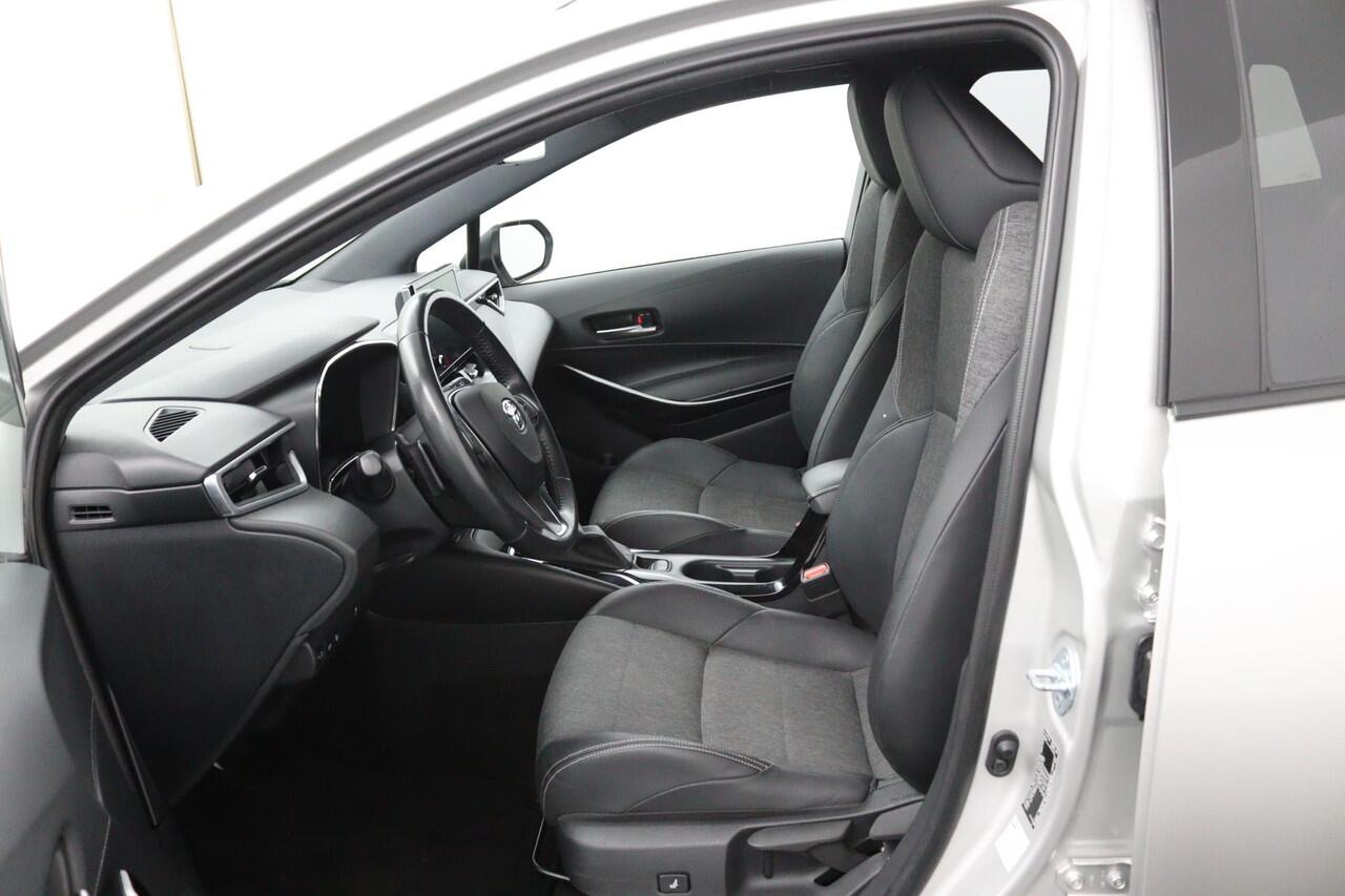 Toyota COROLLA Touring Sports 2.0 Hybrid Dynamic | Parkeersensoren Rondom | Led Verlichting | Stoelverwarming | Privacy Glas |