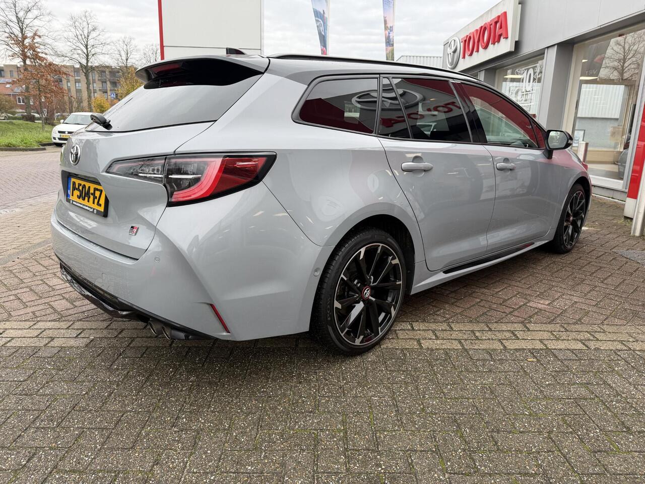 Toyota COROLLA Touring Sports 2.0 Hybrid GR-Sport Plus | Panoramisch schuif-/kanteldak | Stoelverwarming | Navigatie Apple CarPlay/Android Auto | Dashcam | HUD | QI | BSD |