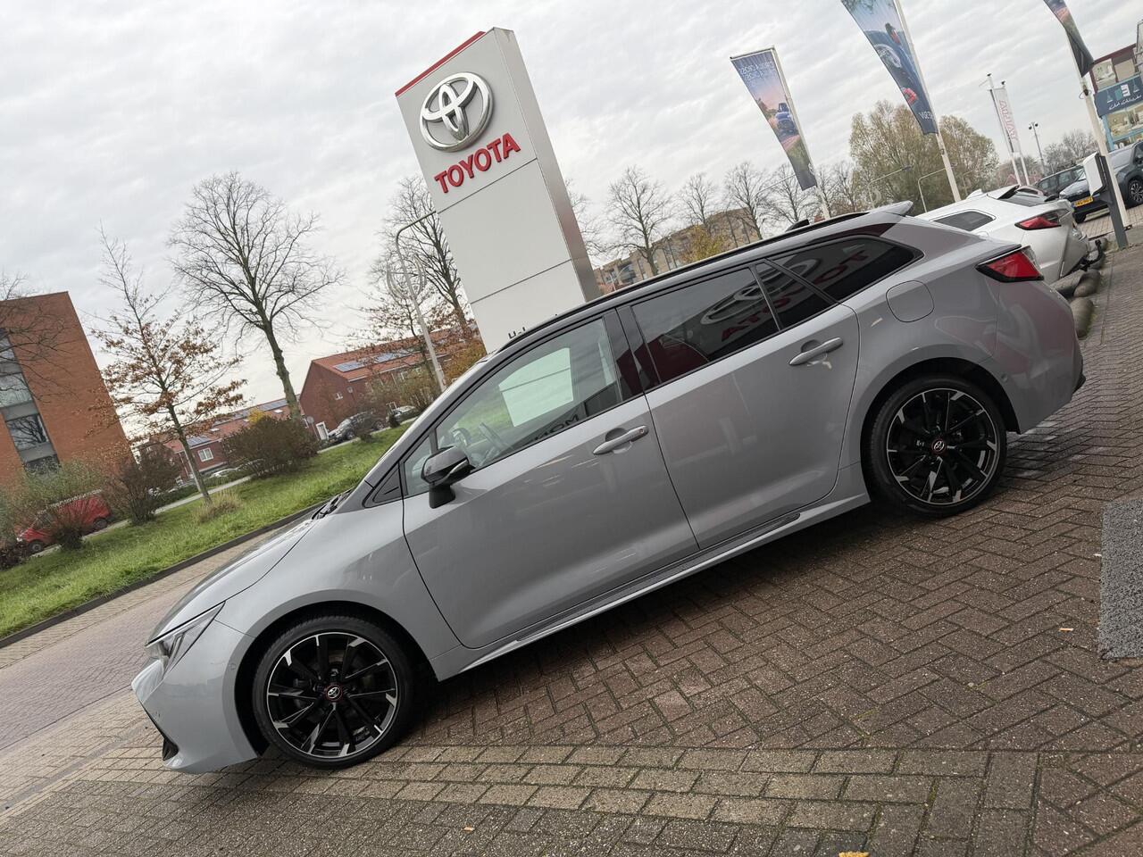Toyota COROLLA Touring Sports 2.0 Hybrid GR-Sport Plus | Panoramisch schuif-/kanteldak | Stoelverwarming | Navigatie Apple CarPlay/Android Auto | Dashcam | HUD | QI | BSD |