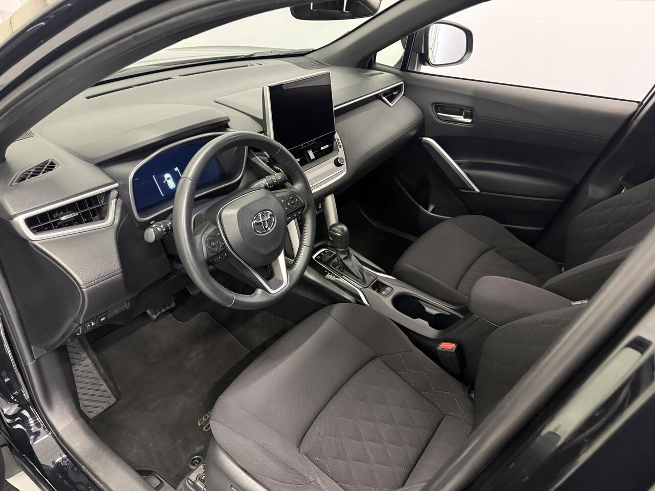 Toyota COROLLA Cross Hybrid 200 Style Carplay / Camera / Stuur & Stoelverwarming