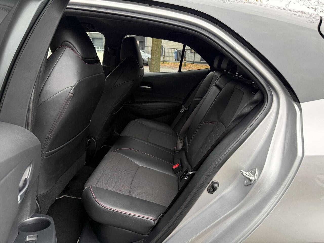 Toyota COROLLA 2.0 Hybrid Executive **NAVIGATIE/ HEAD UP DISPLAY/ DODEHOEK DETECTIE**