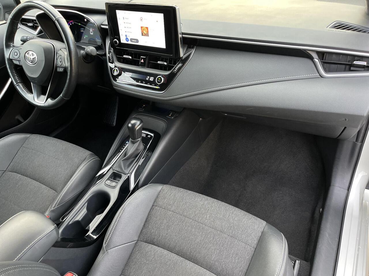 Toyota COROLLA 1.8 Hybrid Executive | Navigatie | Elektrische achterklep | Stoel- + stuurverwarming |