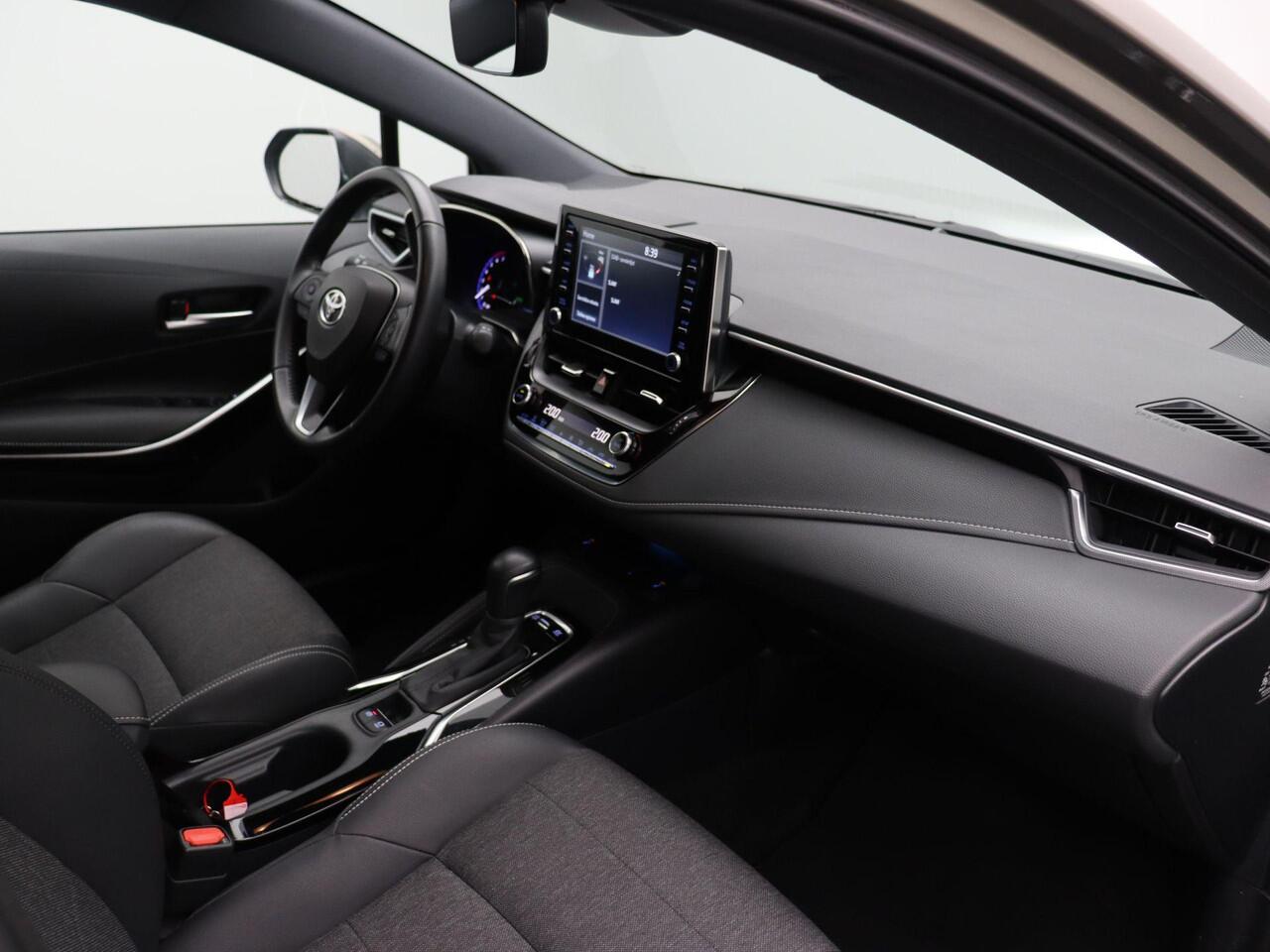 Toyota COROLLA Touring Sports 1.8 Hybrid Dynamic | Slechts 29365km | Stoelverwarming | Trekhaak | Adaptieve Cruise Control | Keyless Entry |