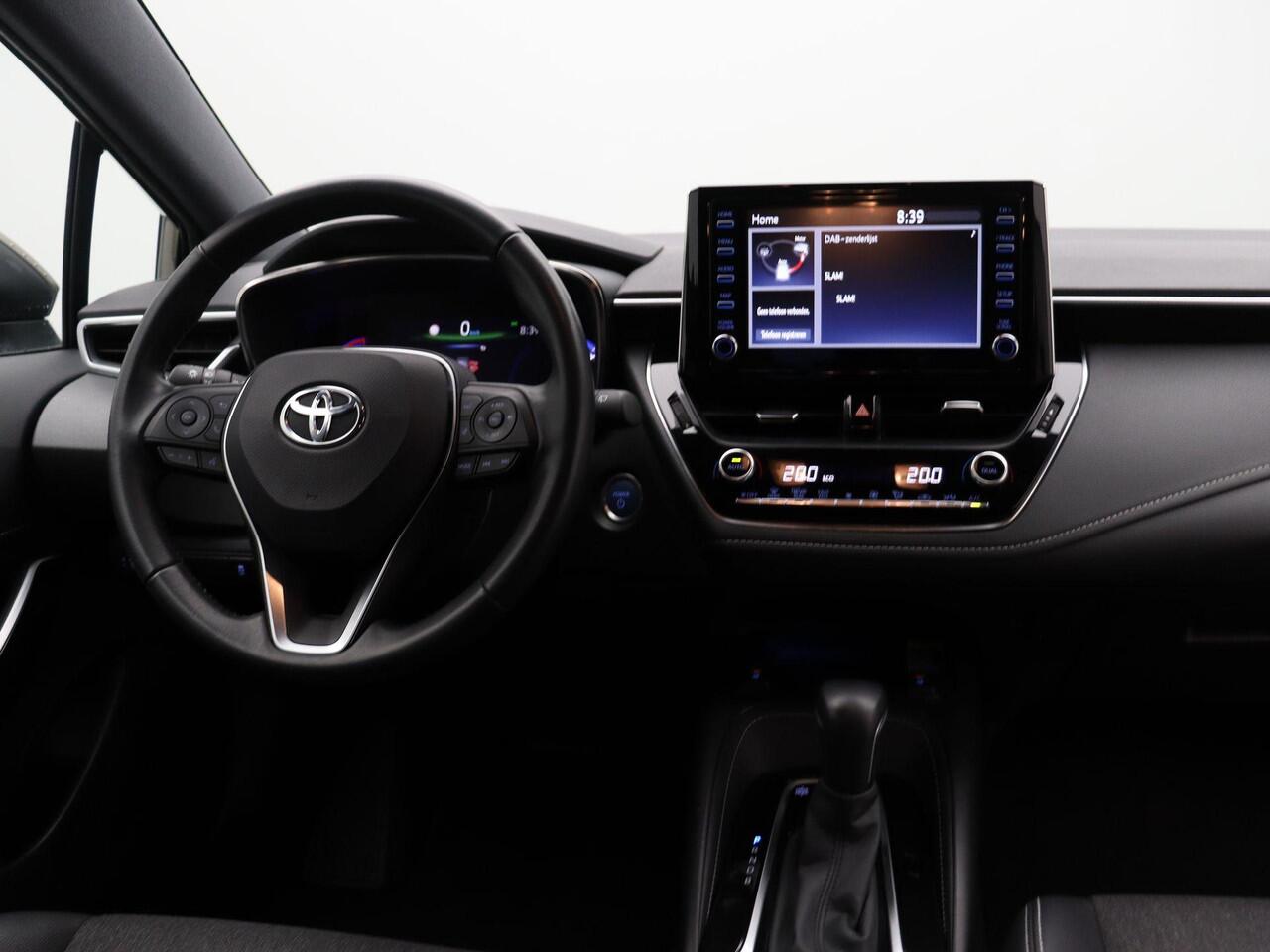 Toyota COROLLA Touring Sports 1.8 Hybrid Dynamic | Slechts 29365km | Stoelverwarming | Trekhaak | Adaptieve Cruise Control | Keyless Entry |