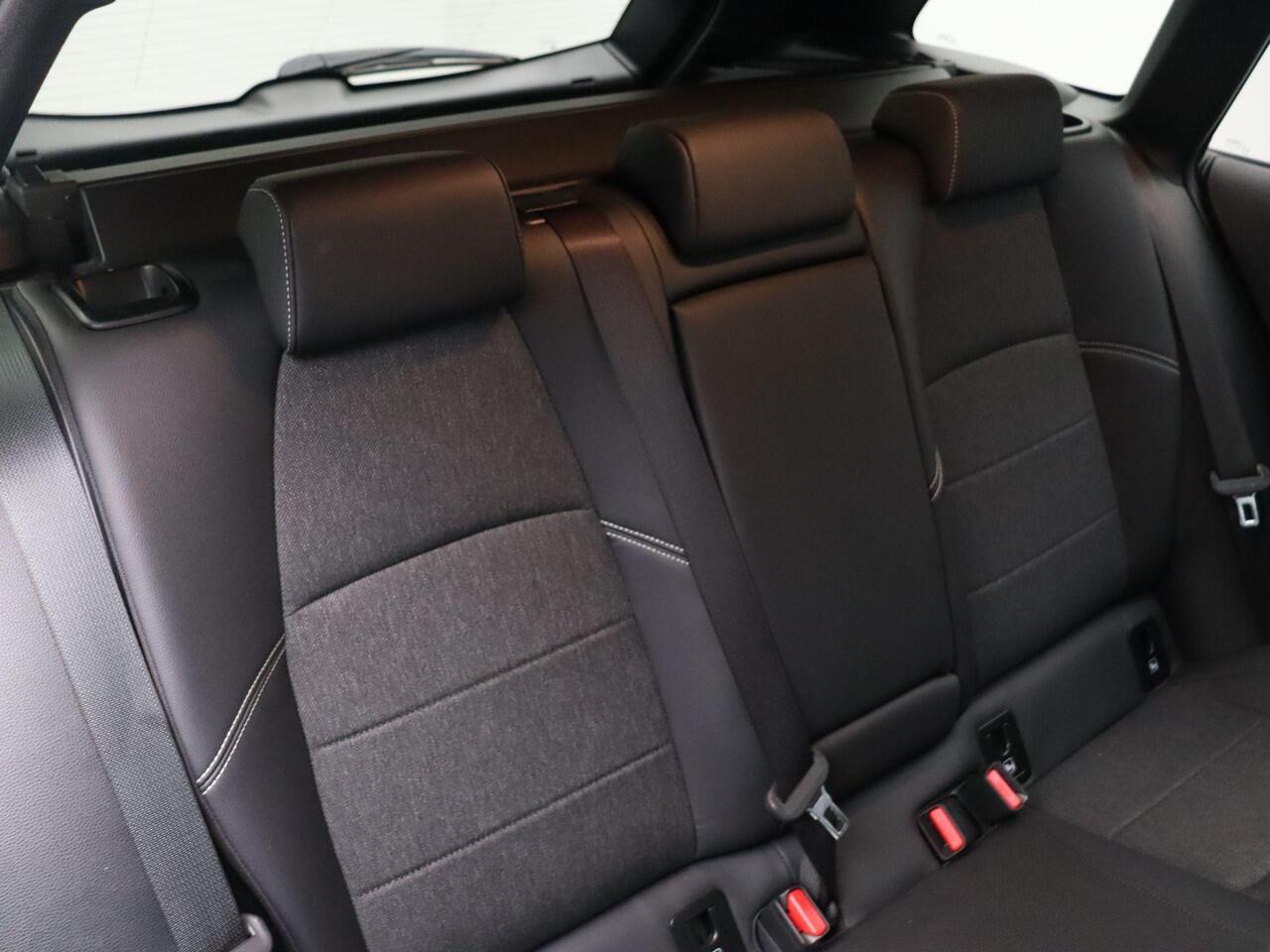 Toyota COROLLA Touring Sports 1.8 Hybrid Dynamic | Slechts 29365km | Stoelverwarming | Trekhaak | Adaptieve Cruise Control | Keyless Entry |