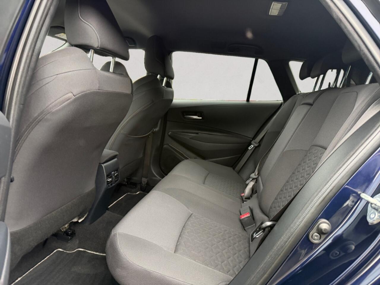 Toyota COROLLA Touring Sports 1.8 Hybrid Team D | navigatie | 17inch | camera | winterpakket