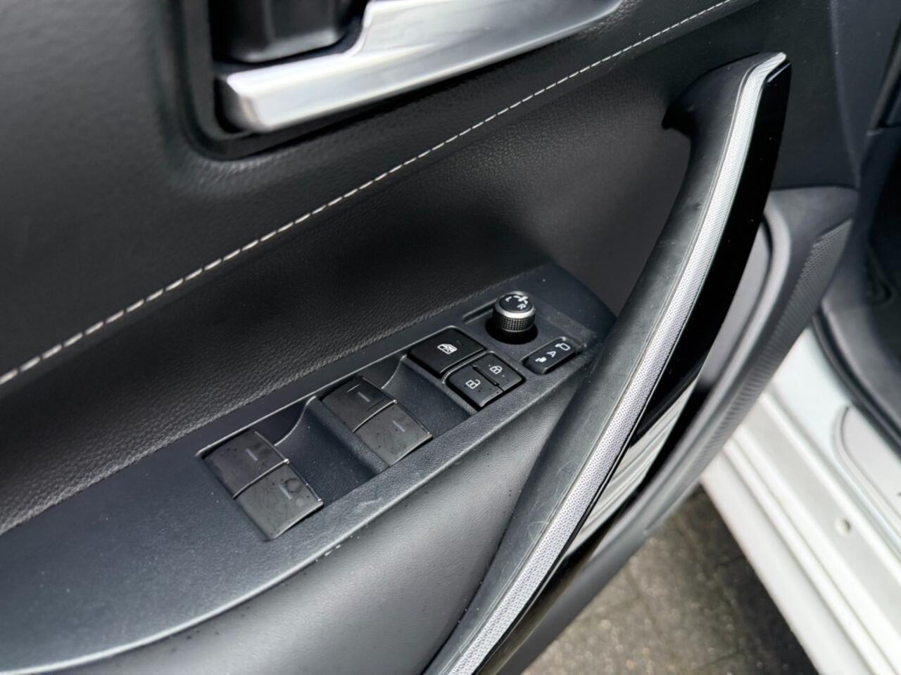 Toyota COROLLA Touring Sports 1.8 Hybrid Business+,Half Leer,LED,Stoelverw,Trekhk,Camera,Adapt Cruise