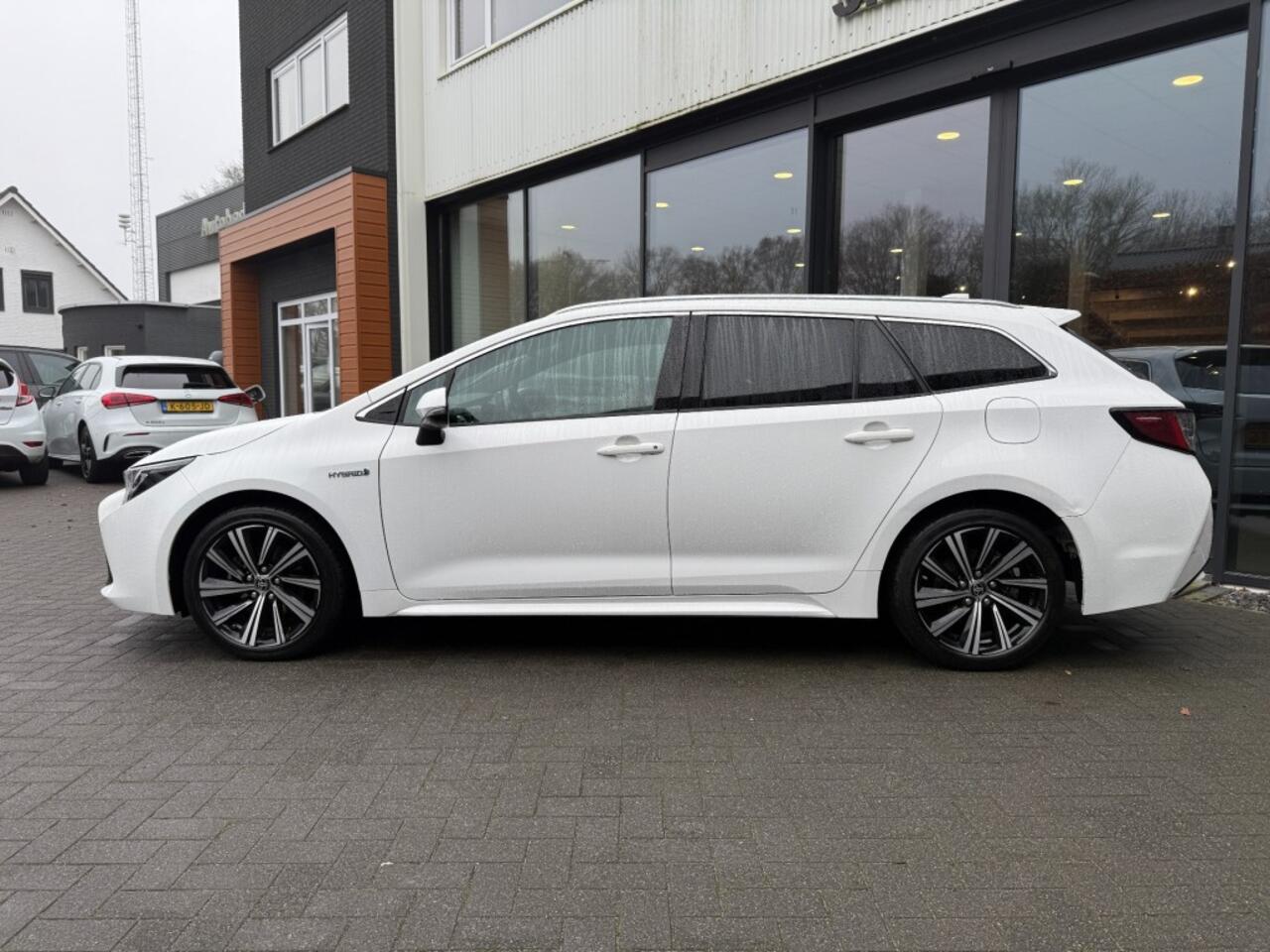 Toyota COROLLA Touring Sports 1.8 Hybrid Business+,Half Leer,LED,Stoelverw,Trekhk,Camera,Adapt Cruise