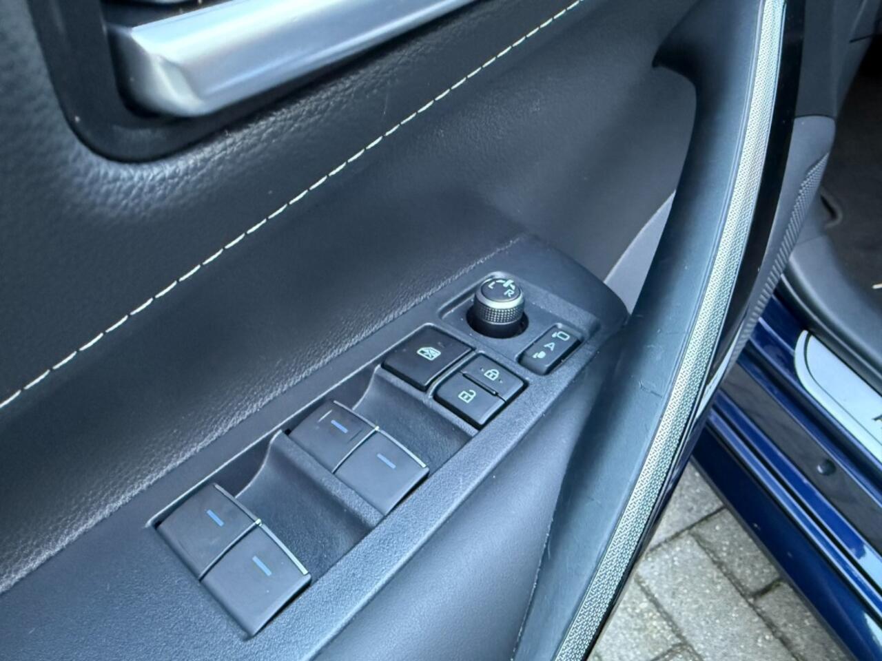 Toyota COROLLA Touring Sports 1.8 Hybrid Business+,Half Leer,LED,Stoelverw,Camera,Adapt Cruise,Navi,Carplay,Lane Ass.,