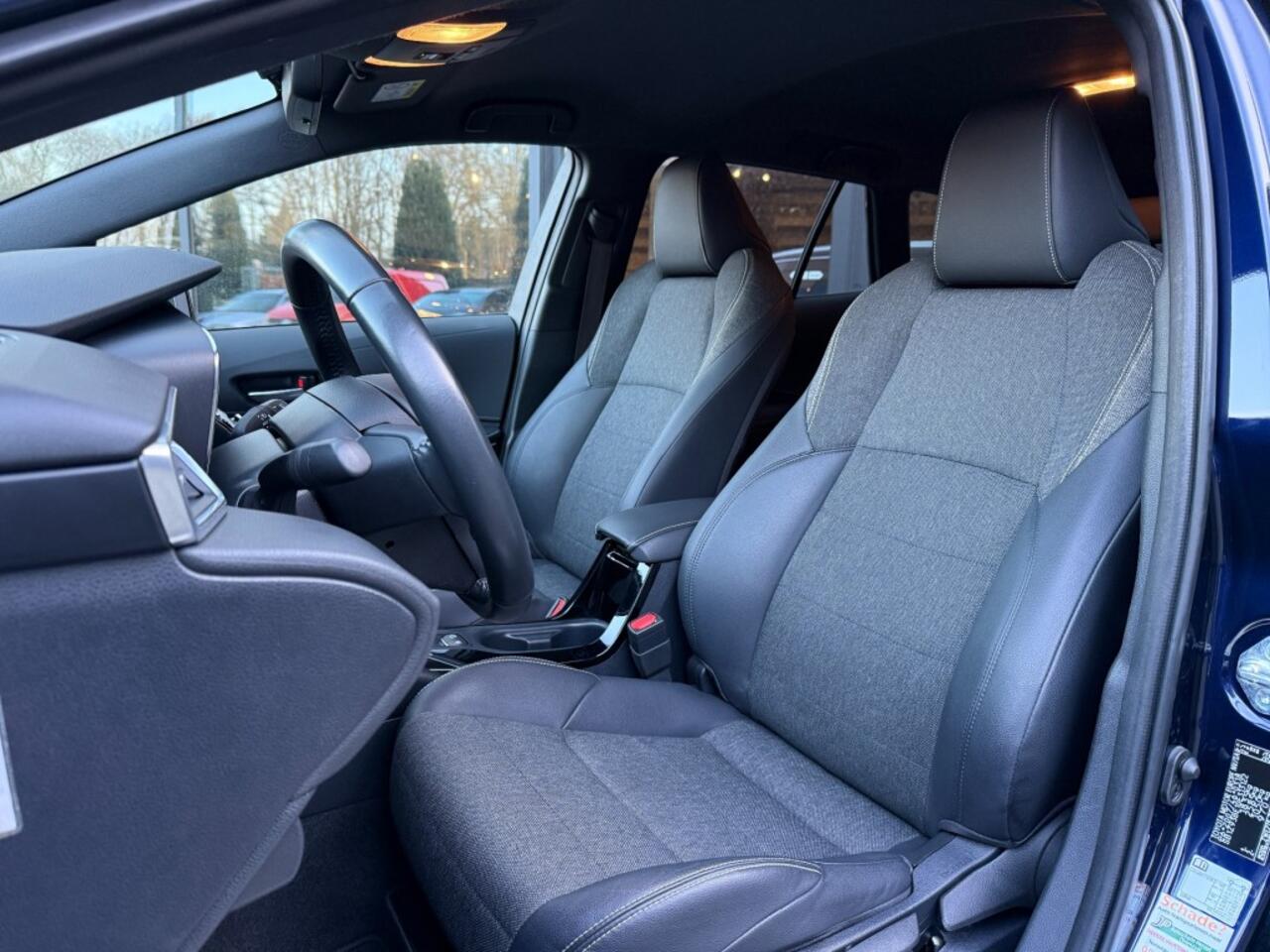 Toyota COROLLA Touring Sports 1.8 Hybrid Business+,Half Leer,LED,Stoelverw,Camera,Adapt Cruise,Navi,Carplay,Lane Ass.,