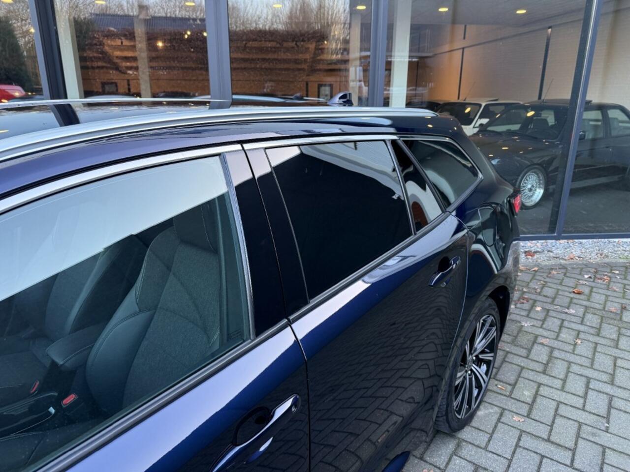 Toyota COROLLA Touring Sports 1.8 Hybrid Business+,Half Leer,LED,Stoelverw,Camera,Adapt Cruise,Navi,Carplay,Lane Ass.,