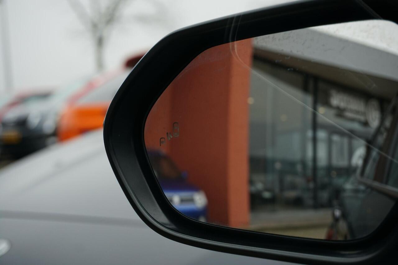 Toyota COROLLA 1.8 Hybrid Style + DODEHOEK / STUURVERWARMING / VOORRUITVERWARMING