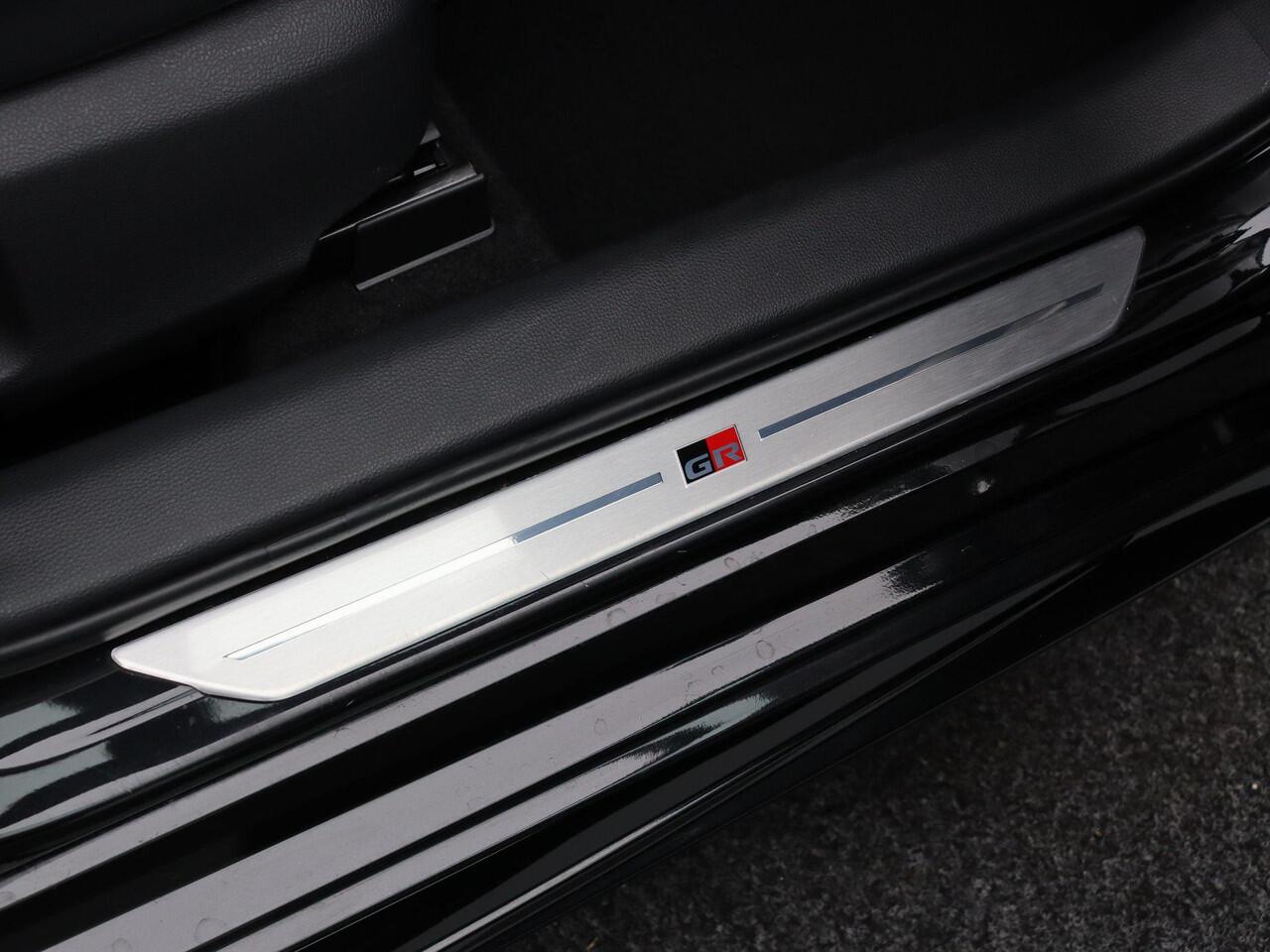 Toyota COROLLA Touring Sports 180pk GR Sport | JBL | Panoramadak | Stoel, Stuur en Voorruitverwarming | Adaptieve Cruise Control | 10 Jaar Garantie |