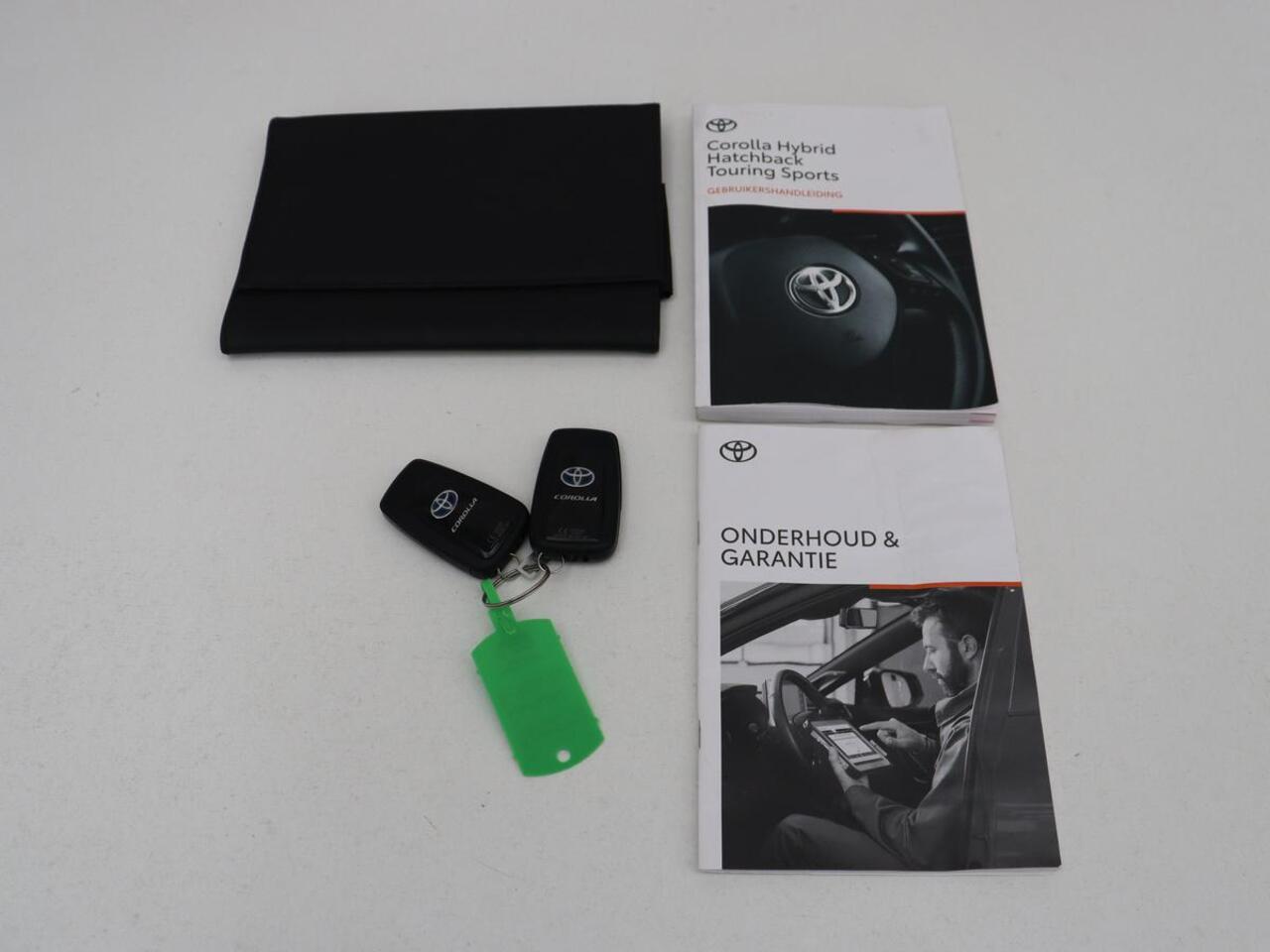 Toyota COROLLA 1.8 Hybrid Active | Carplay | Navigatie | Adaptive cruise | Climate control | DAB | Keyless Start | Full LED | Bluetooth