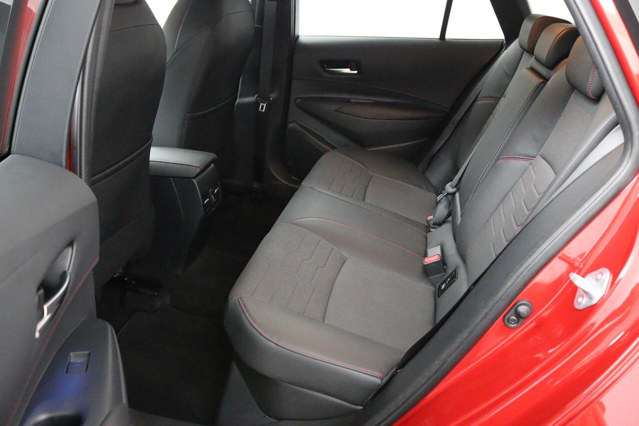 Toyota COROLLA Touring Sports 1.8 Hybrid Executive | Trekhaak | Head Up Display | Navigatie | PDC Rondom | Keyless Entry | Stoelverwarming |