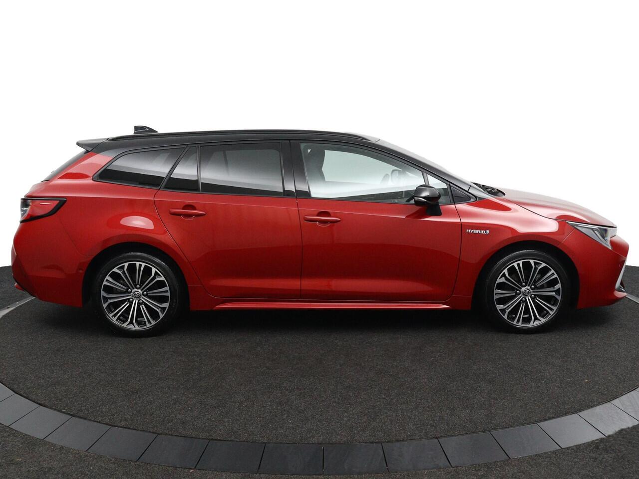 Toyota COROLLA Touring Sports 1.8 Hybrid Executive | Trekhaak | Head Up Display | Navigatie | PDC Rondom | Keyless Entry | Stoelverwarming |